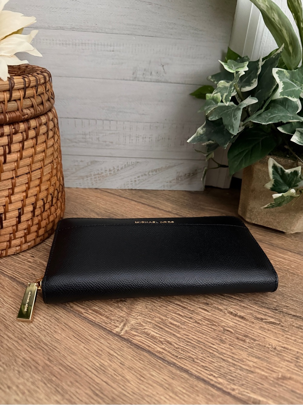 Michael Kors Black & Gold Saffiano Leather Continental Wallet - NWOT - Picture 10 of 10